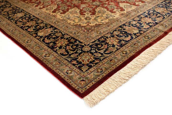 4' 7 x 6' 8 Ghom Silk Rug