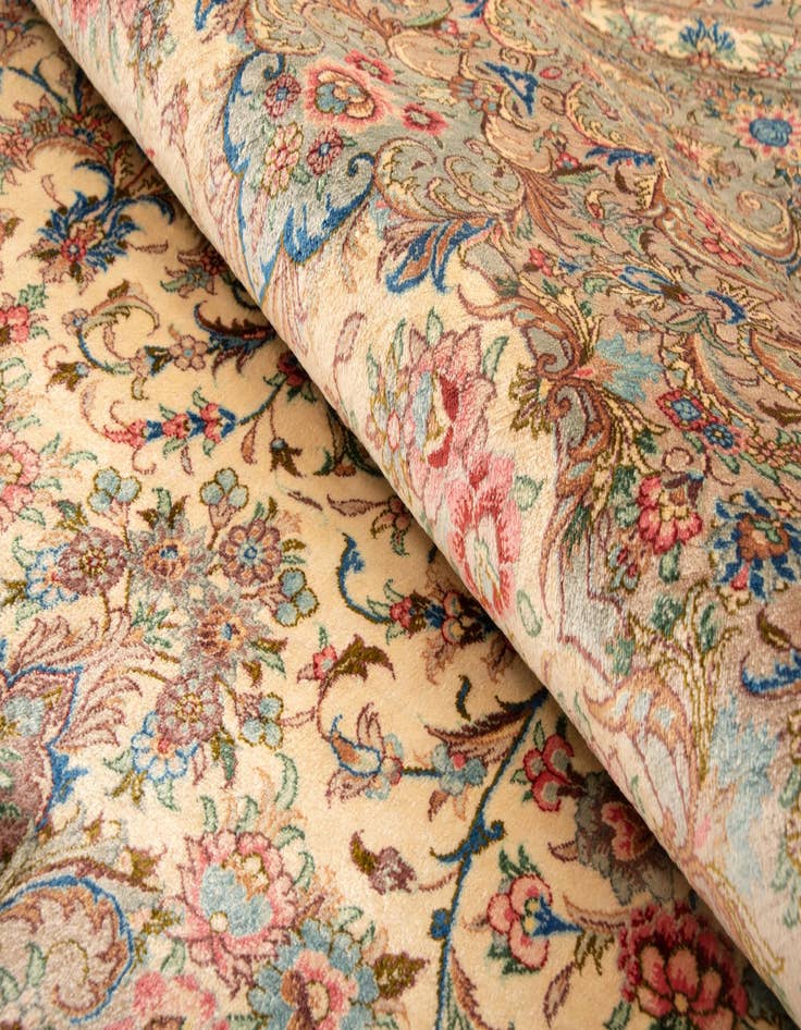 Detail image of 6' 8 x 9' 10 Ghom Silk Rug