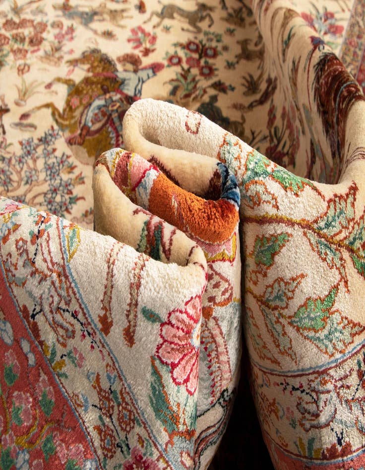 Detail image of 4' 3 x 6' 6 Ghom Silk Rug