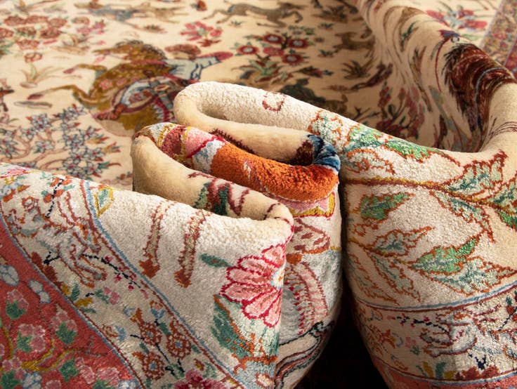 Detail image of 4' 3 x 6' 6 Ghom Silk Rug