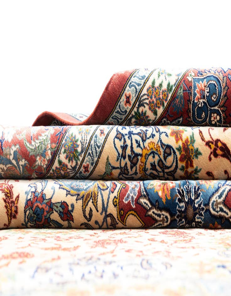 Detail image of 4' 3 x 6' 7 Ghom Silk Rug