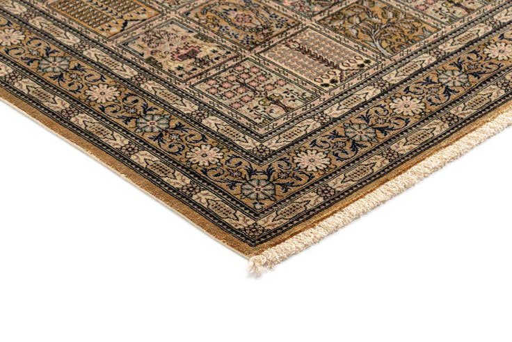 Detail image of 95cm x 155cm Ghom Silk Rug
