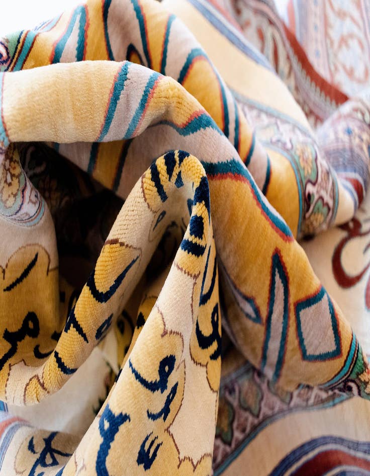 Detail image of 4' 4 x 6' 9 Ghom Silk Rug