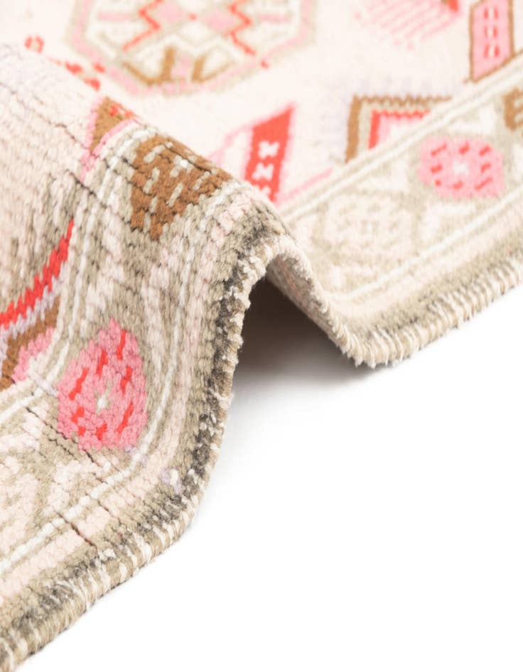 Detail image of 4' 1 x 8' 4 Hamedan Rug