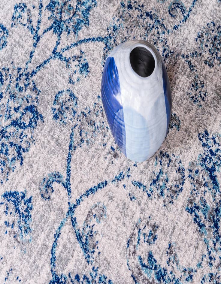 Detail image of 4' x 6' Heritage Rug