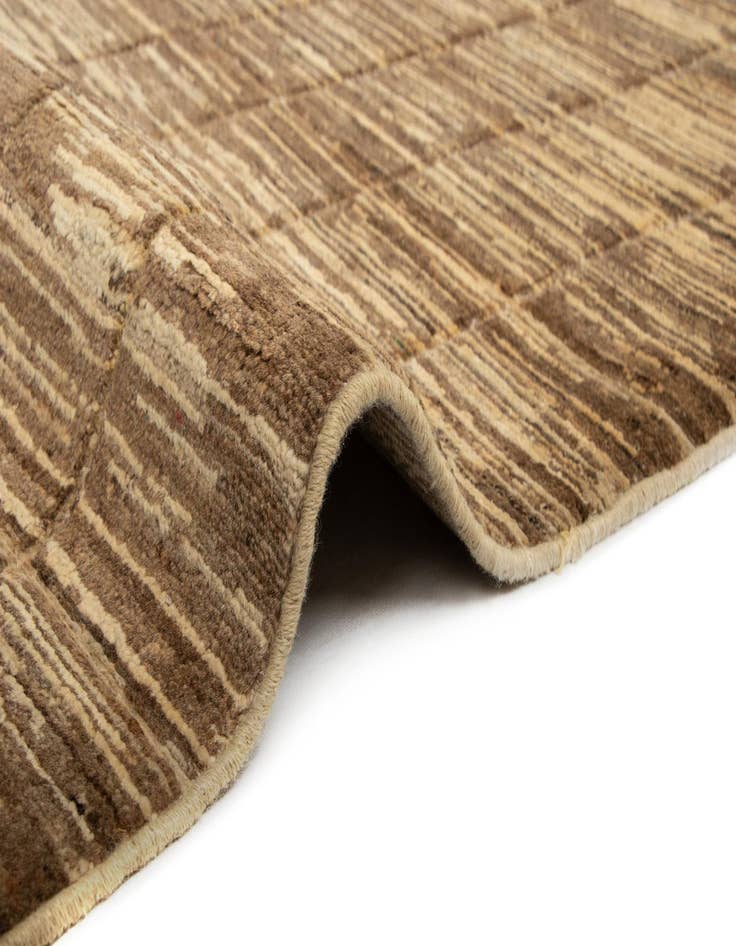 Detail image of 6' 8 x 9' 1 Juma Wool Rug