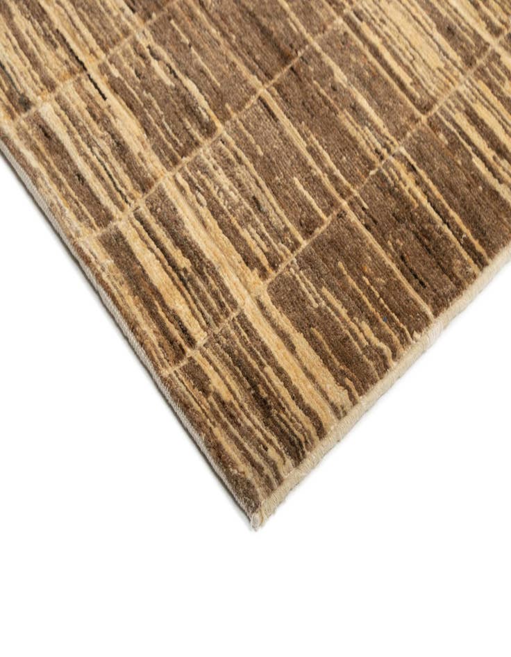 Detail image of 6' 8 x 9' 1 Juma Wool Rug