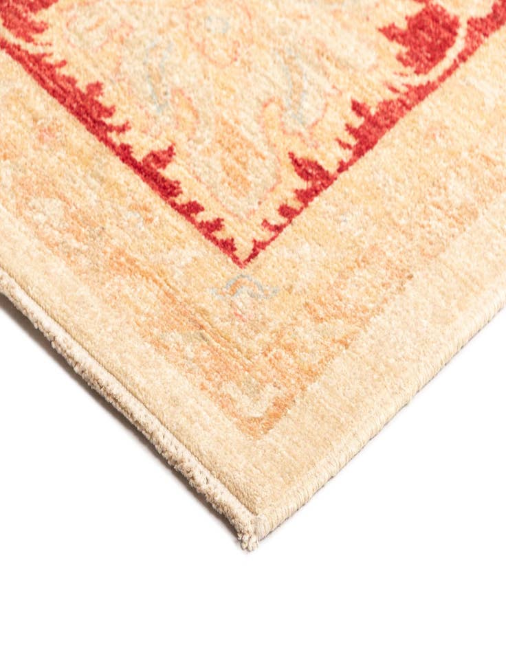 Detail image of 9' 10 x 15' 11 Kaizar Wool Rug