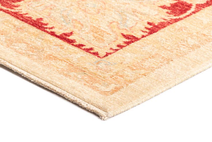 Detail image of 9' 10 x 15' 11 Kaizar Wool Rug