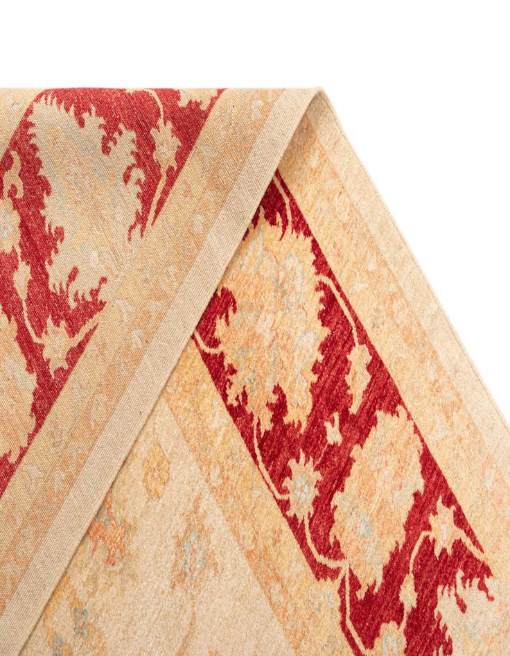 Detail image of 9' 10 x 15' 11 Kaizar Wool Rug