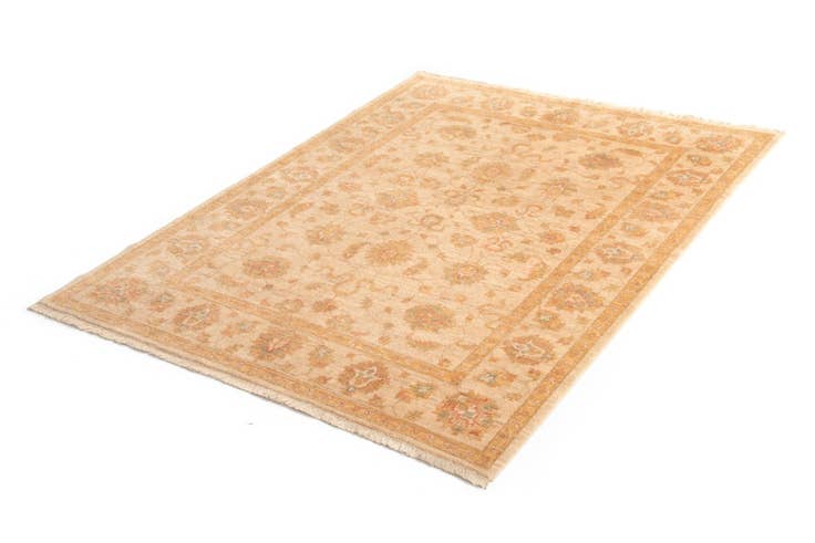 Detail image of 5' 1 x 6' 6 Kaizar Wool Rug