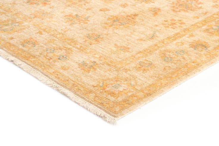 Detail image of 5' 2 x 6' 7 Kaizar Wool Rug
