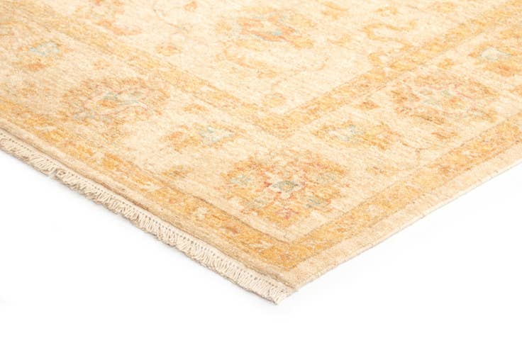 Detail image of 5' 3 x 6' 7 Kaizar Wool Rug