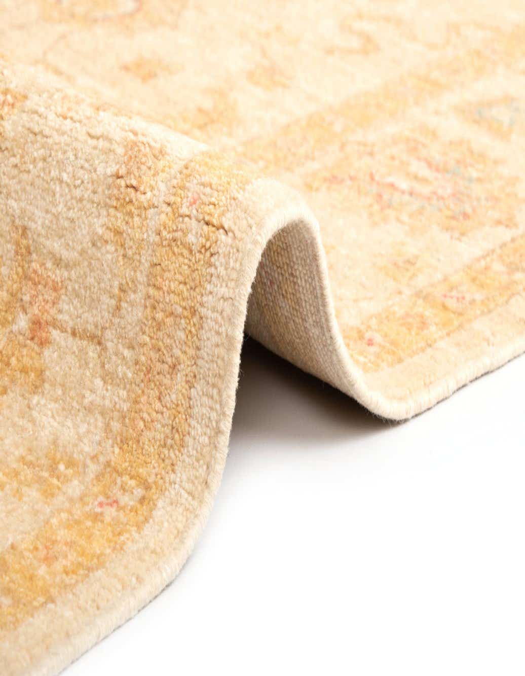 Detail image of 150cm x 193cm Kaizar Wool Alfombra