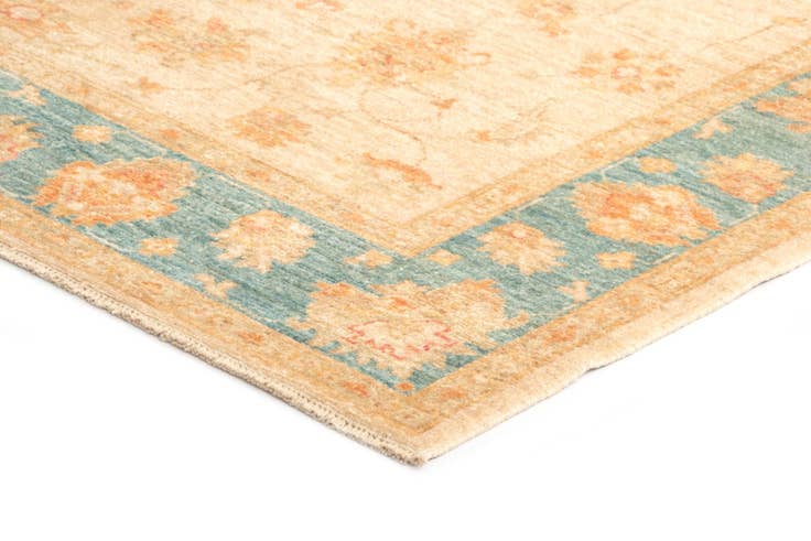 Detail image of 5' 2 x 7' 3 Kaizar Wool Rug