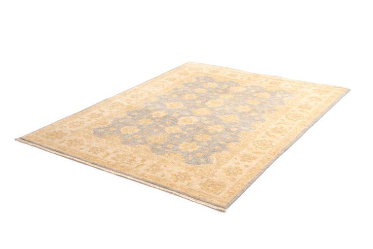 Detail image of 4' 11 x 6' 4 Kaizar Wool Rug