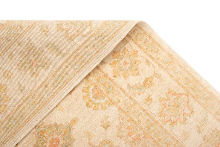 Detail image of 5' x 6' 6 Kaizar Wool Rug