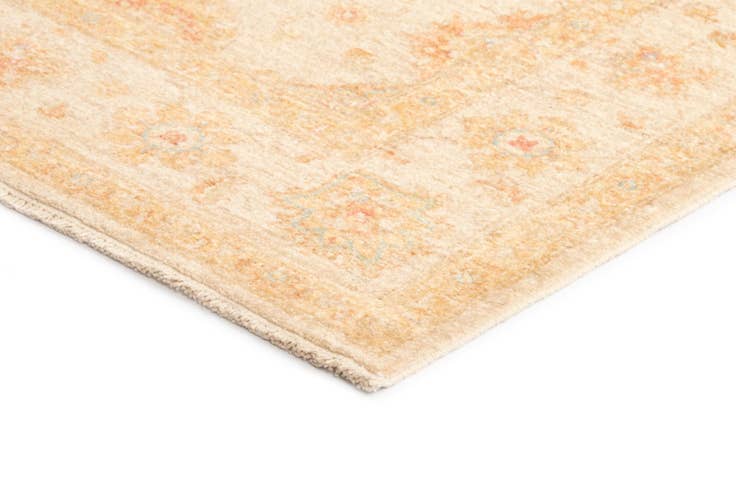 Detail image of 5' x 6' 9 Kaizar Wool Rug