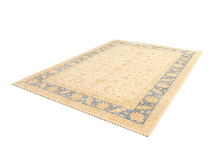 Detail image of 8' 4 x 11' 3 Kaizar Wool Rug