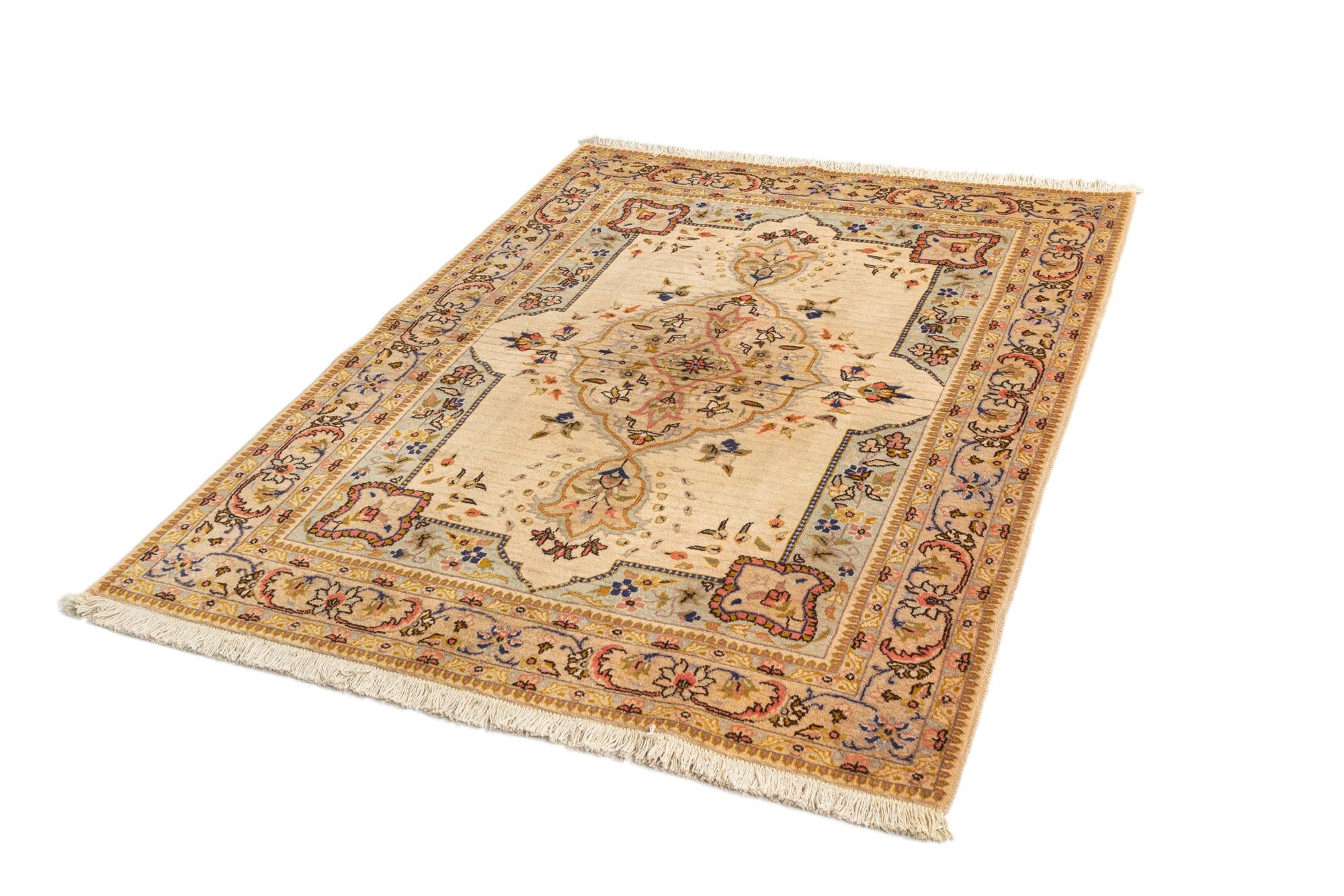 4' 9 x 6' 1 Kashan Wool Rug