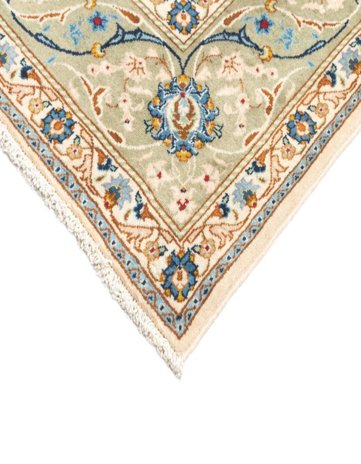 Detail image of 6' 6 x 9' 9 Kashan Rug