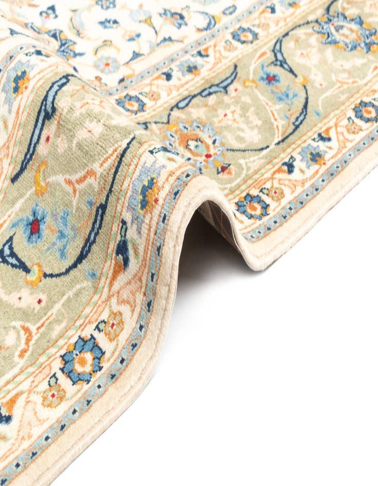 Detail image of 6' 6 x 9' 9 Kashan Rug