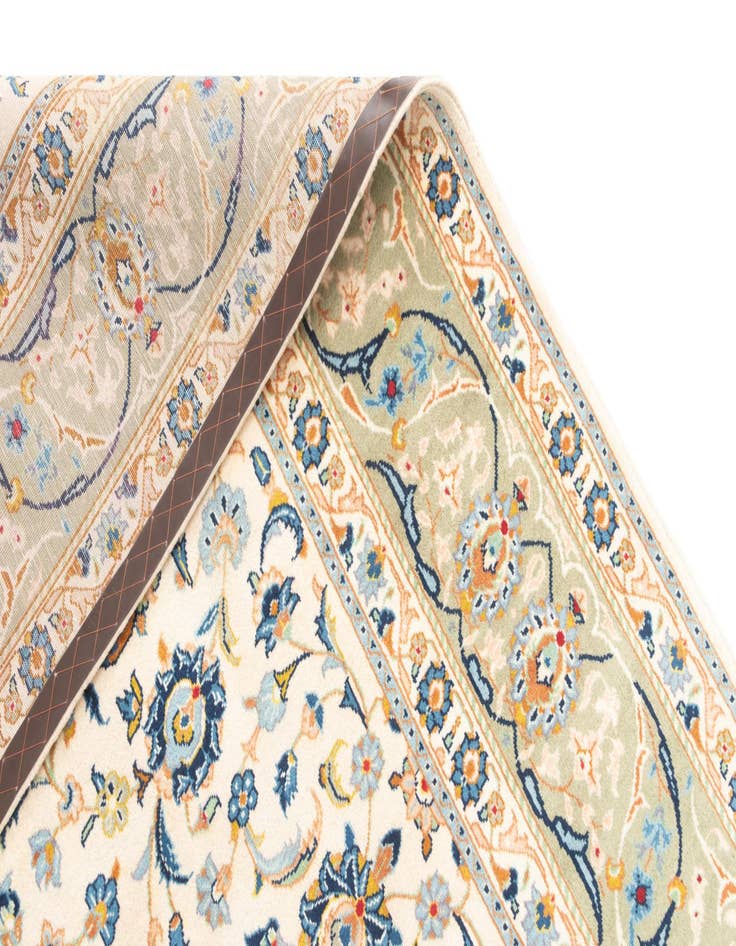 Detail image of 6' 6 x 9' 9 Kashan Rug