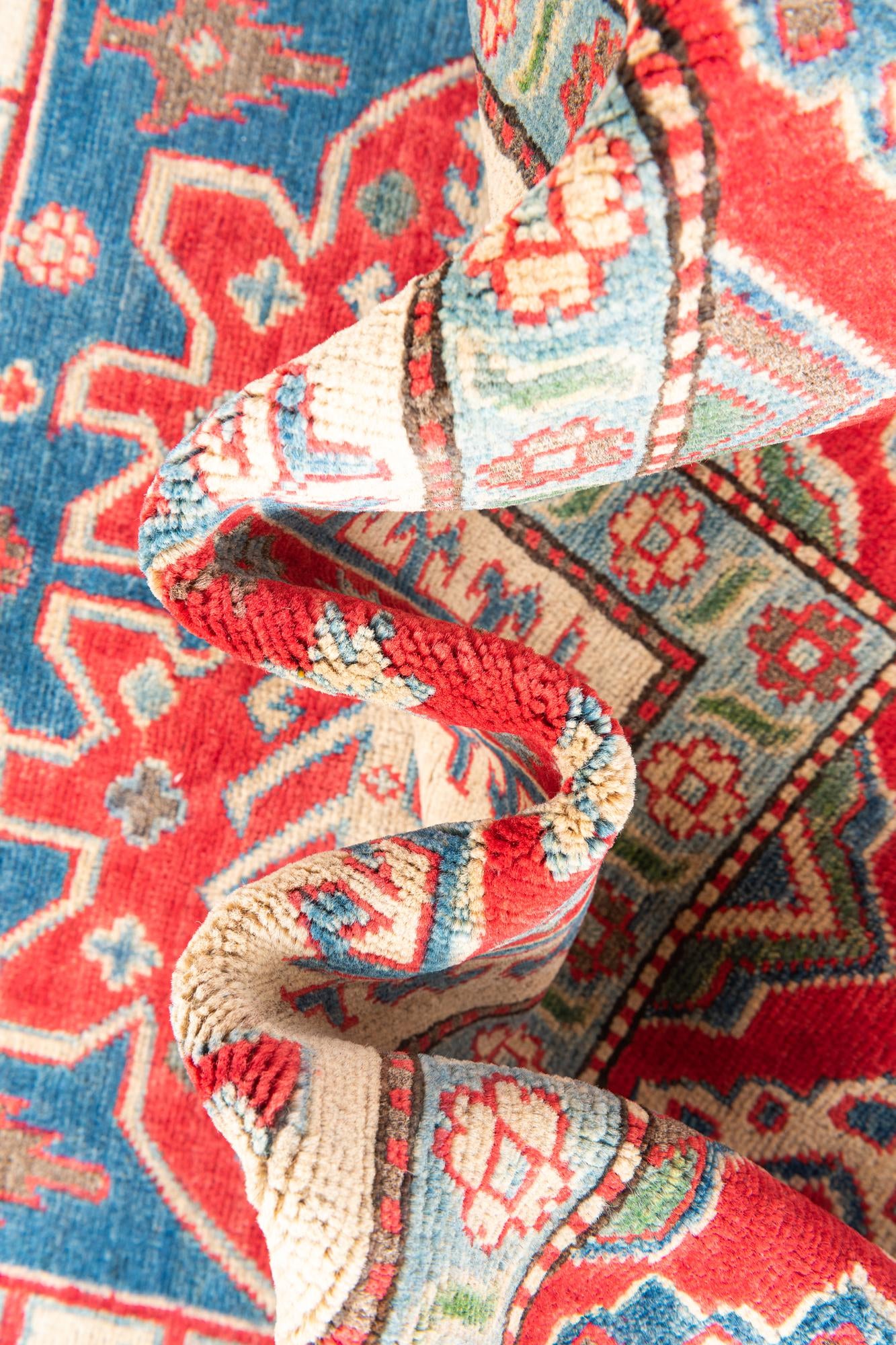 6' x 9' 1 Hand Knotted Kazak Rug