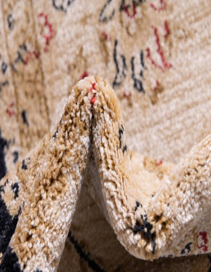 Detail image of 10' 6 x 16' 5 Kensington Rug