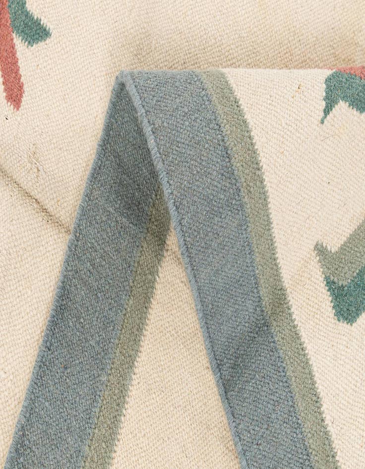 Detail image of 4' 5 x 6' 4 Hand Woven Kilim Dhurrie Wool Rug
