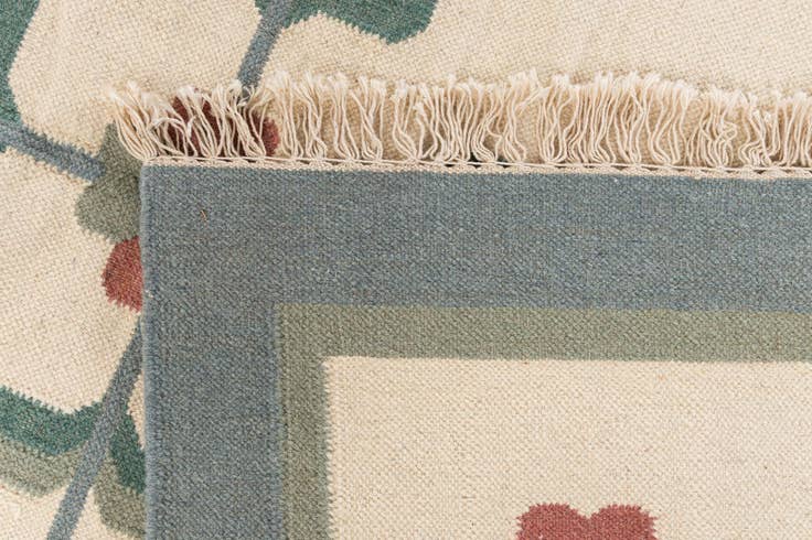 Detail image of 4' 5 x 6' 4 Hand Woven Kilim Dhurrie Wool Rug