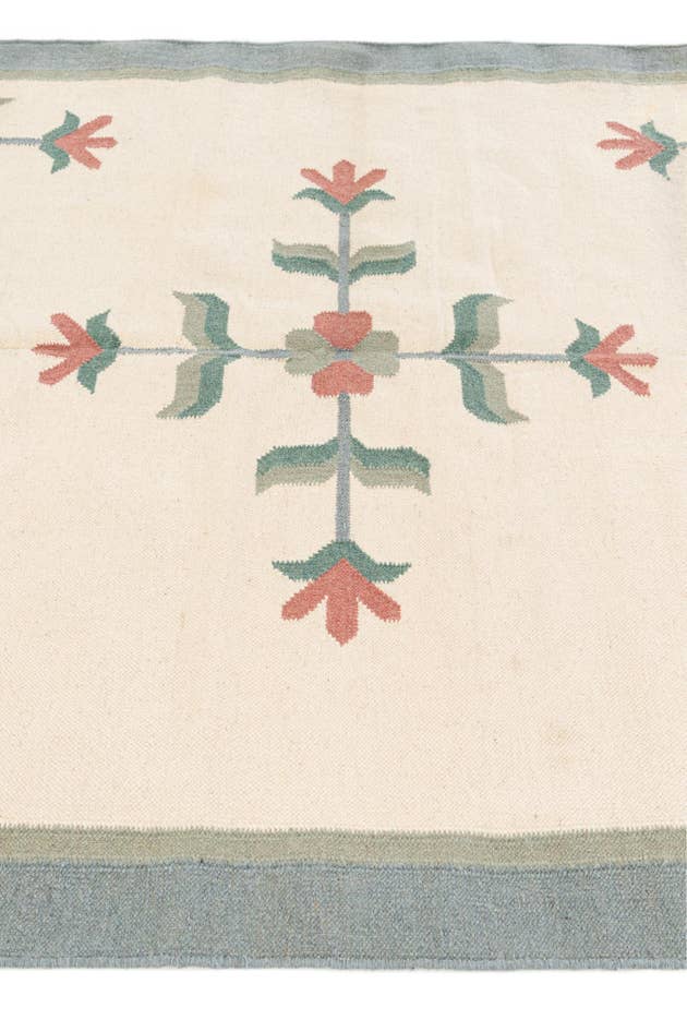 Detail image of 4' 5 x 6' 4 Hand Woven Kilim Dhurrie Wool Rug