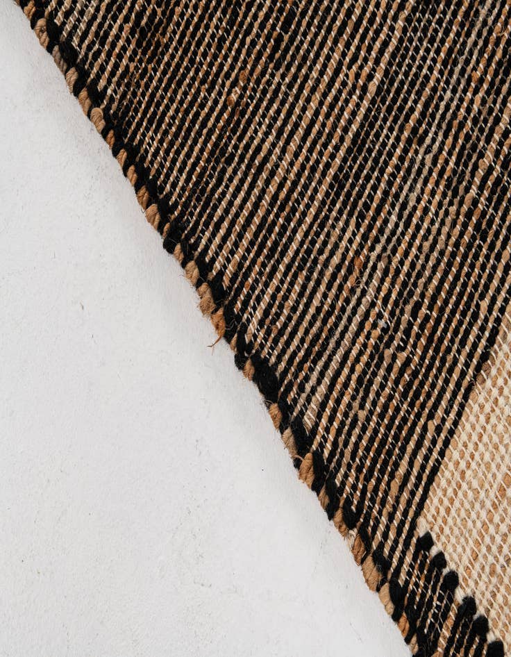 Detail image of 5' 2 x 8'  Hand Woven Kilim Jute Rug