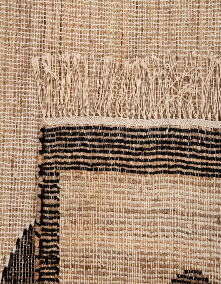 Detail image of 5' 2 x 8'  Hand Woven Kilim Jute Rug