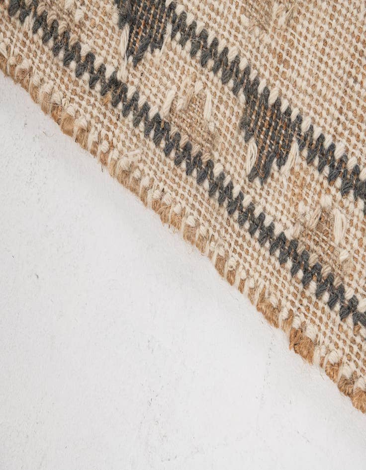 Detail image of 5' 2 x 8'  Hand Woven Kilim Jute Rug