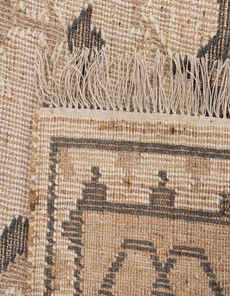 Detail image of 5' 2 x 8'  Hand Woven Kilim Jute Rug