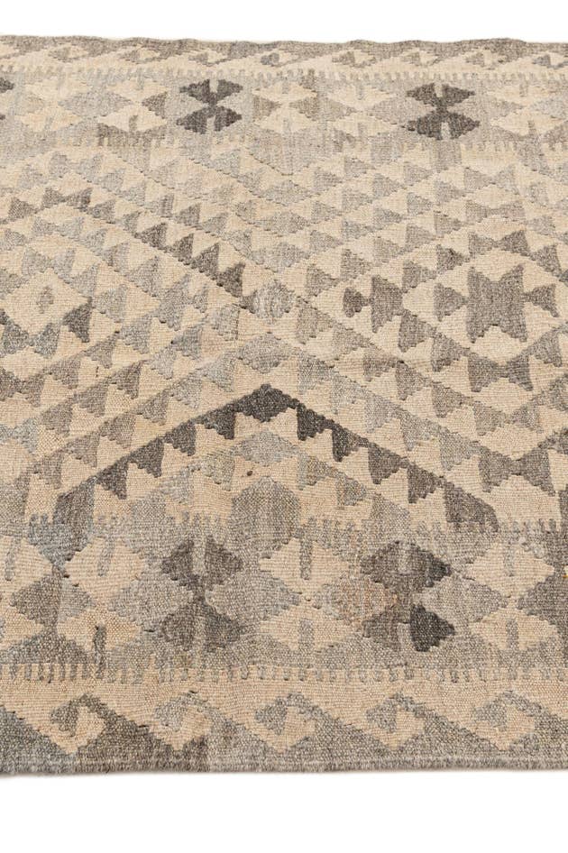 Detail image of 3' 6 x 4' 10 Hand Woven Kilim Maymana Wool Rug