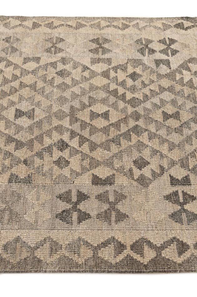 Detail image of 3' 7 x 5' 3 Hand Woven Kilim Maymana Wool Rug