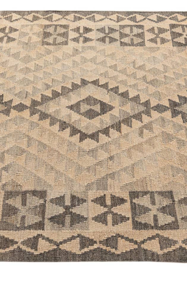 Detail image of 4' x 5' 9 Hand Woven Kilim Maymana Wool Rug