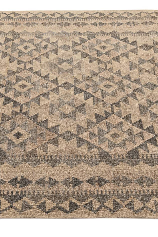 Detail image of 3' 10 x 5' 10 Hand Woven Kilim Maymana Wool Rug