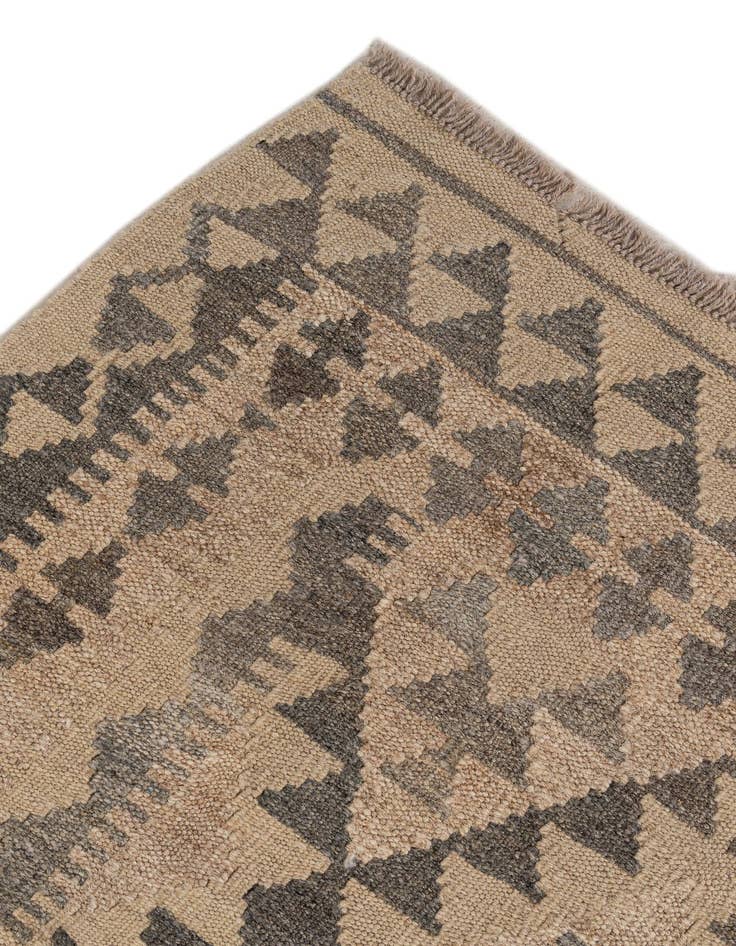 Detail image of 3' 10 x 5' 10  Hand Woven Kilim Maymana Wool Rug