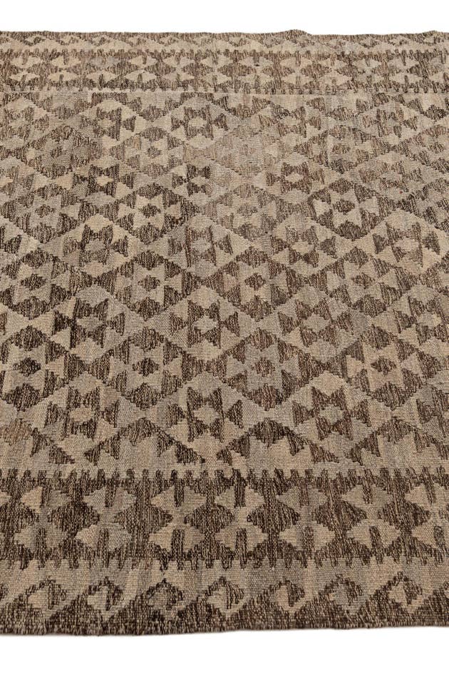 Detail image of 4' 2 x 6' 5 Hand Woven Kilim Maymana Wool Rug