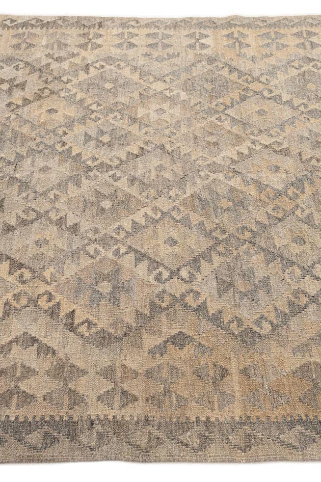 Detail image of 4' 10 x 6' 7 Hand Woven Kilim Maymana Wool Rug