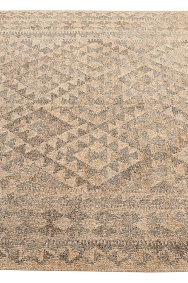 Detail image of 5' x 6' 5 Hand Woven Kilim Maymana Wool Rug