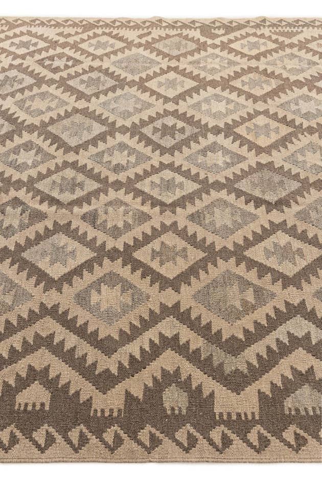 Detail image of 6' 5 x 9' 8 Hand Woven Kilim Maymana Wool Rug