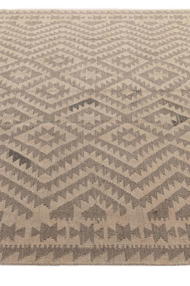 Detail image of 6' 8 x 9' 9 Hand Woven Kilim Maymana Wool Rug