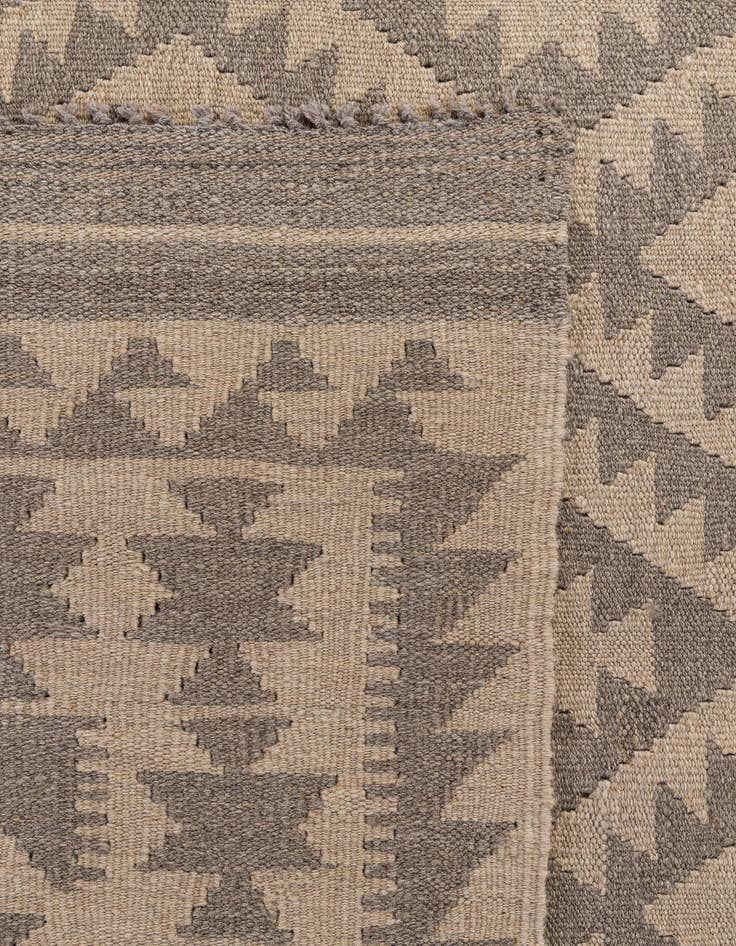 Detail image of 6' 8 x 9' 9  Hand Woven Kilim Maymana Wool Rug