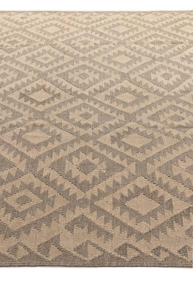 Detail image of 6' 6 x 9' 9 Hand Woven Kilim Maymana Wool Rug
