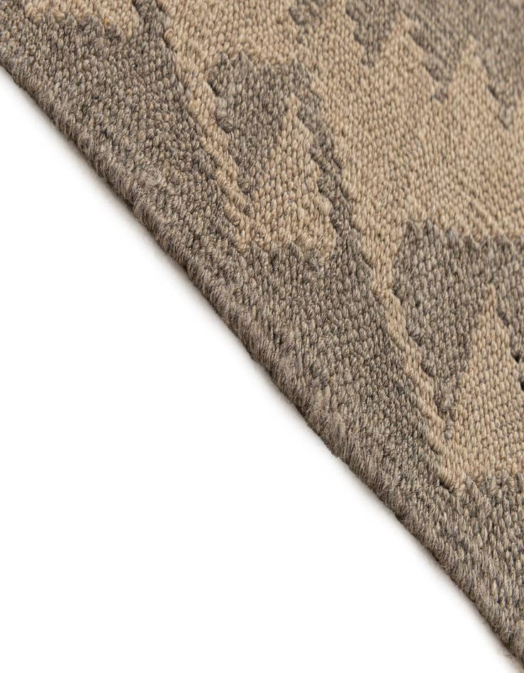 Detail image of 6' 6 x 9' 9  Hand Woven Kilim Maymana Wool Rug