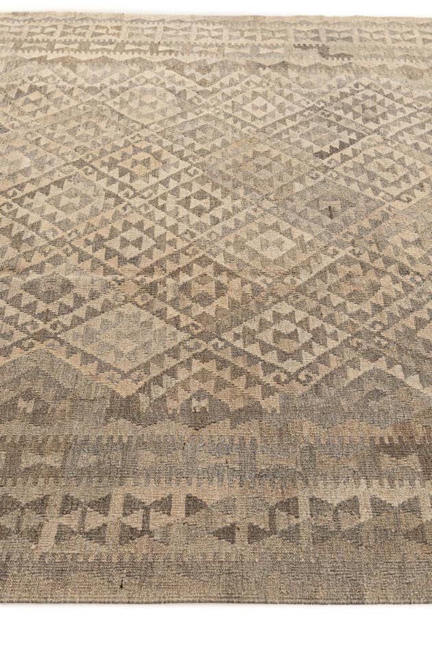 Detail image of 6' 8 x 9' 5 Hand Woven Kilim Maymana Wool Rug